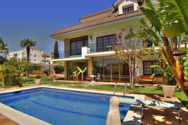 #1832 - Villa Vintage | Holiday Rentals | Costa Sol Villas